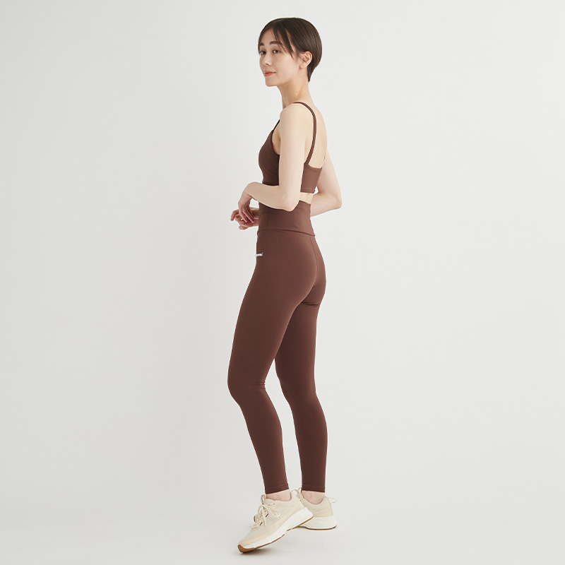 エミ ヨガ サスティナレッチブラトップ