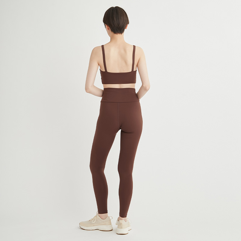 エミ ヨガ サスティナレッチブラトップ