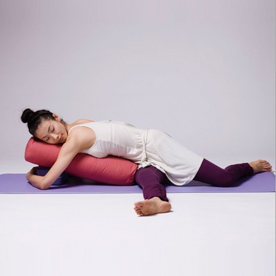 ヨガワークス ボルスター yogaworks プロップス 送料無料 瞑想 ヨガ ピラティス 補助具 枕 国産 日本製 送料無料