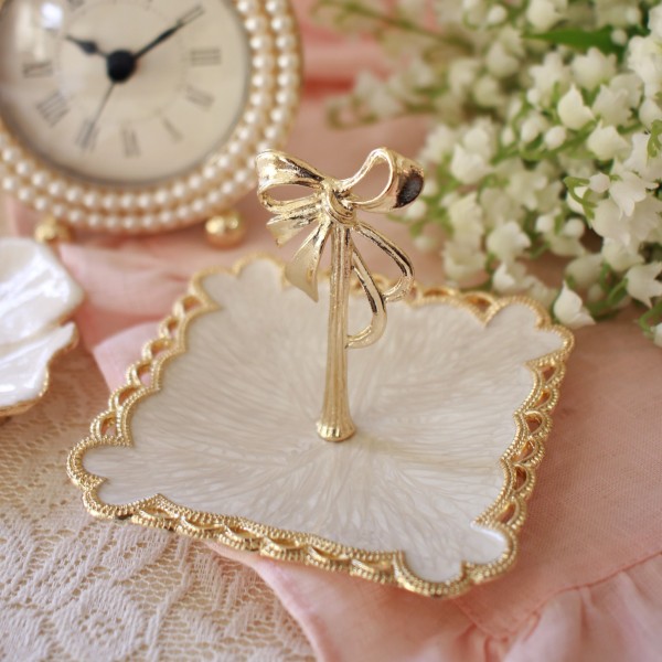 フランス家具・フランス雑貨・アンティーク調なフレンチスタイルの