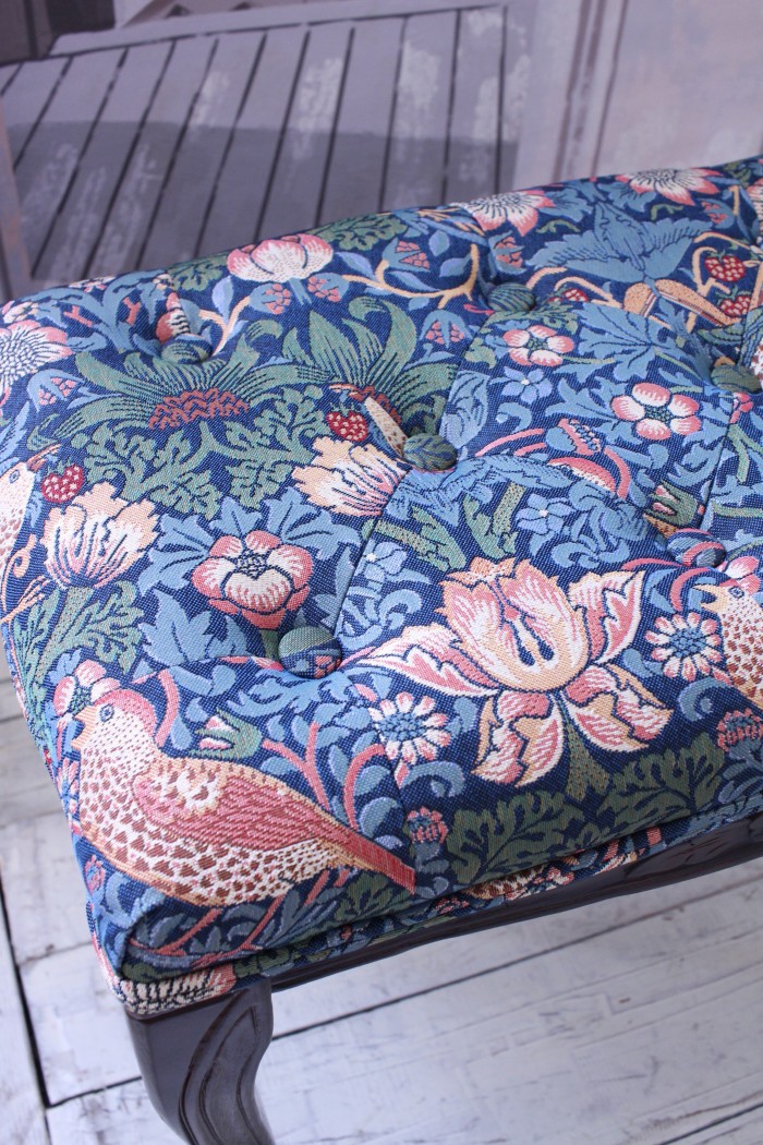 【張替え未使用品】イチゴ泥棒　昭和スツール 張替え未使用品】イチゴ泥棒 昭和スツール - メルカリ