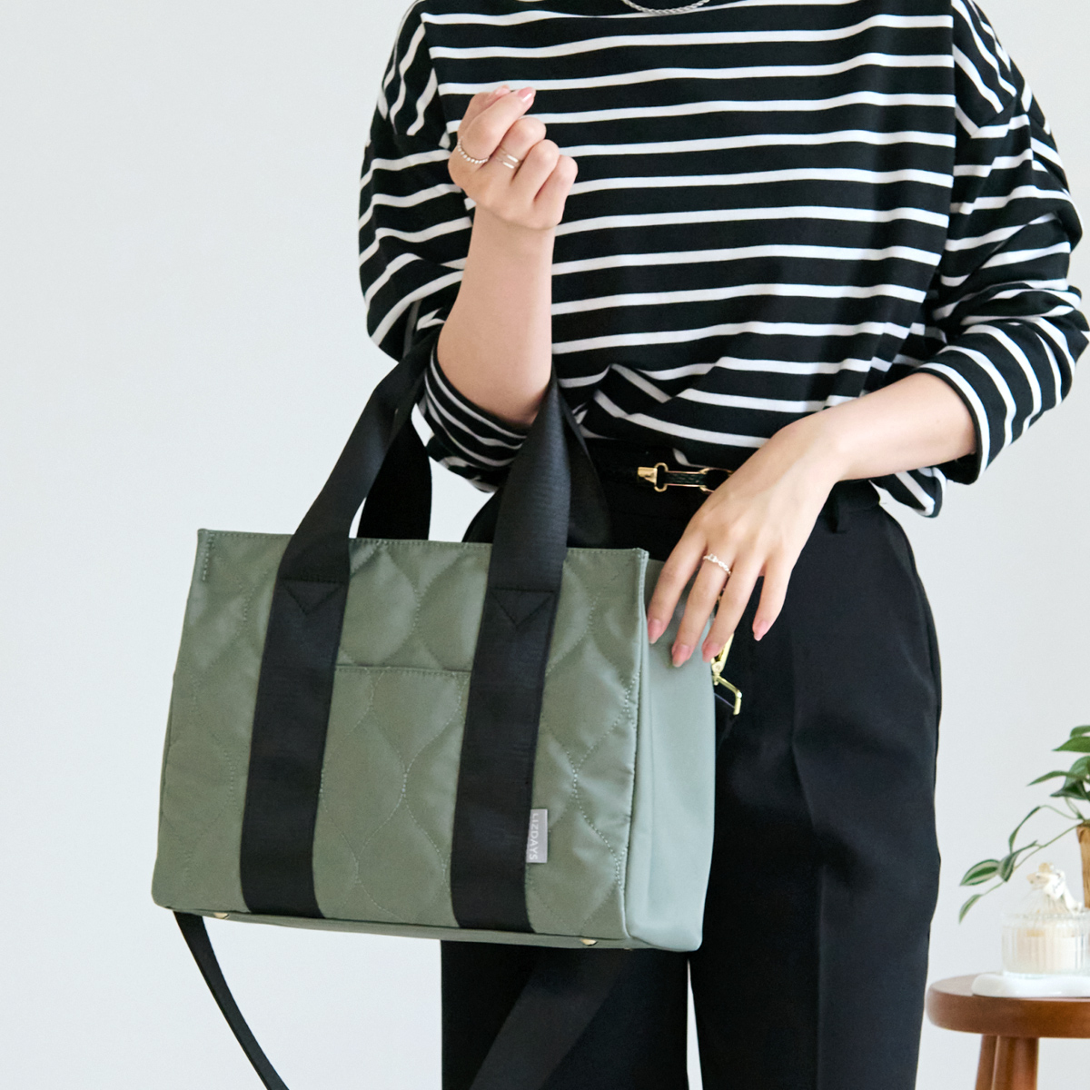 LIZDAYS トートバッグ レディース ナイロン 軽量 a4 仕切りトート ショルダーバッグ 肩掛け ななめ掛け 大人 キルティング 多収納の画像