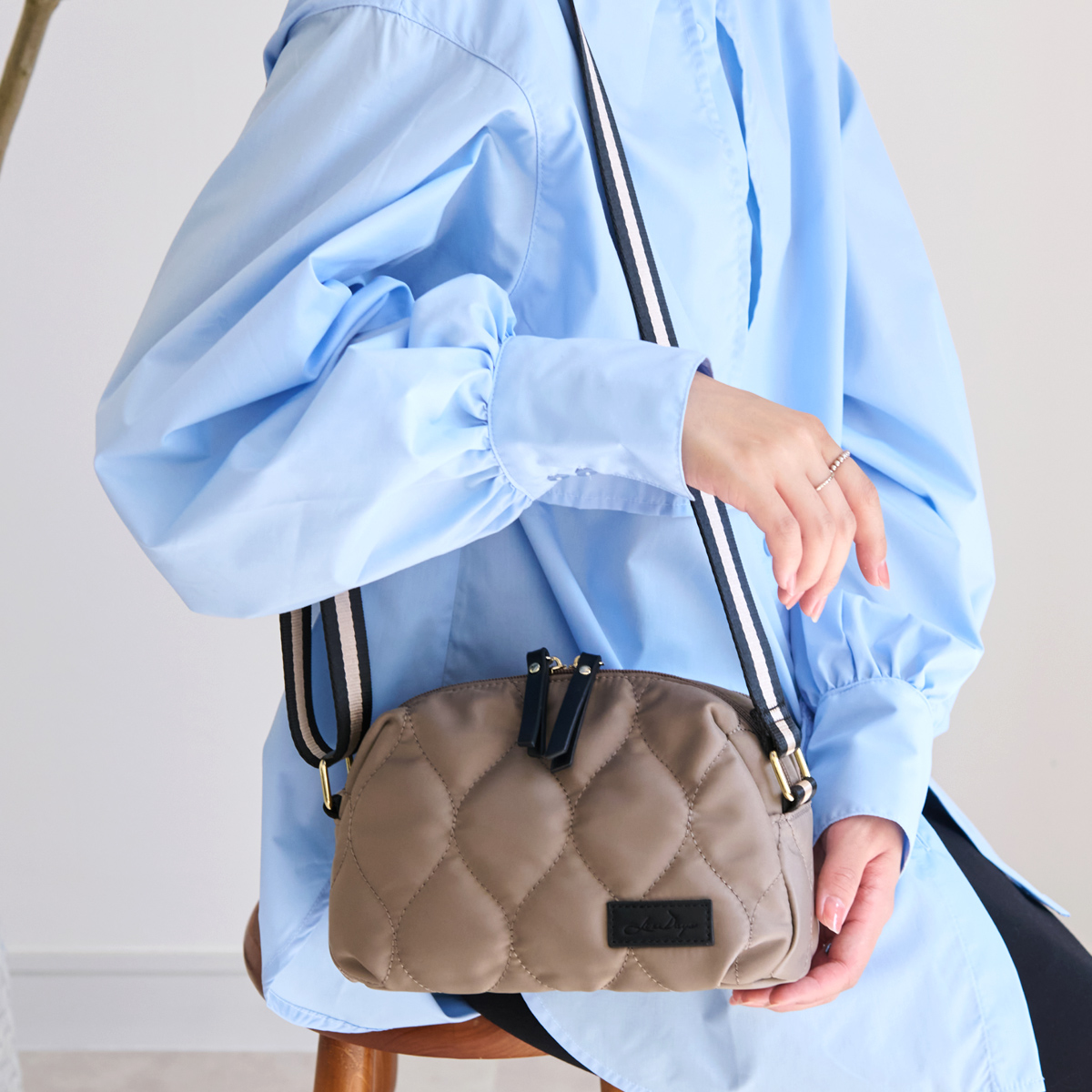 LIZDAYS ショルダーバッグ レディース 軽い 小さめ ショルダー バッグ お財布ショルダー 撥水 ナイロン 上品 かわいい 旅行 お財布機能 | LIZDAYS | 02