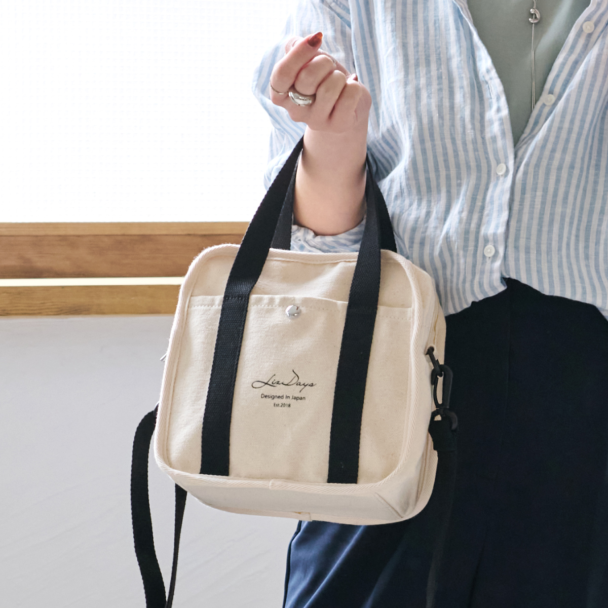 【SABIKOZ】エリザベス女王 'Gizza Wave Liz' トートバッグ LIZ LISA Lace-Up Ribbon Tote Bag - Tokyo Otaku Mode (TOM)