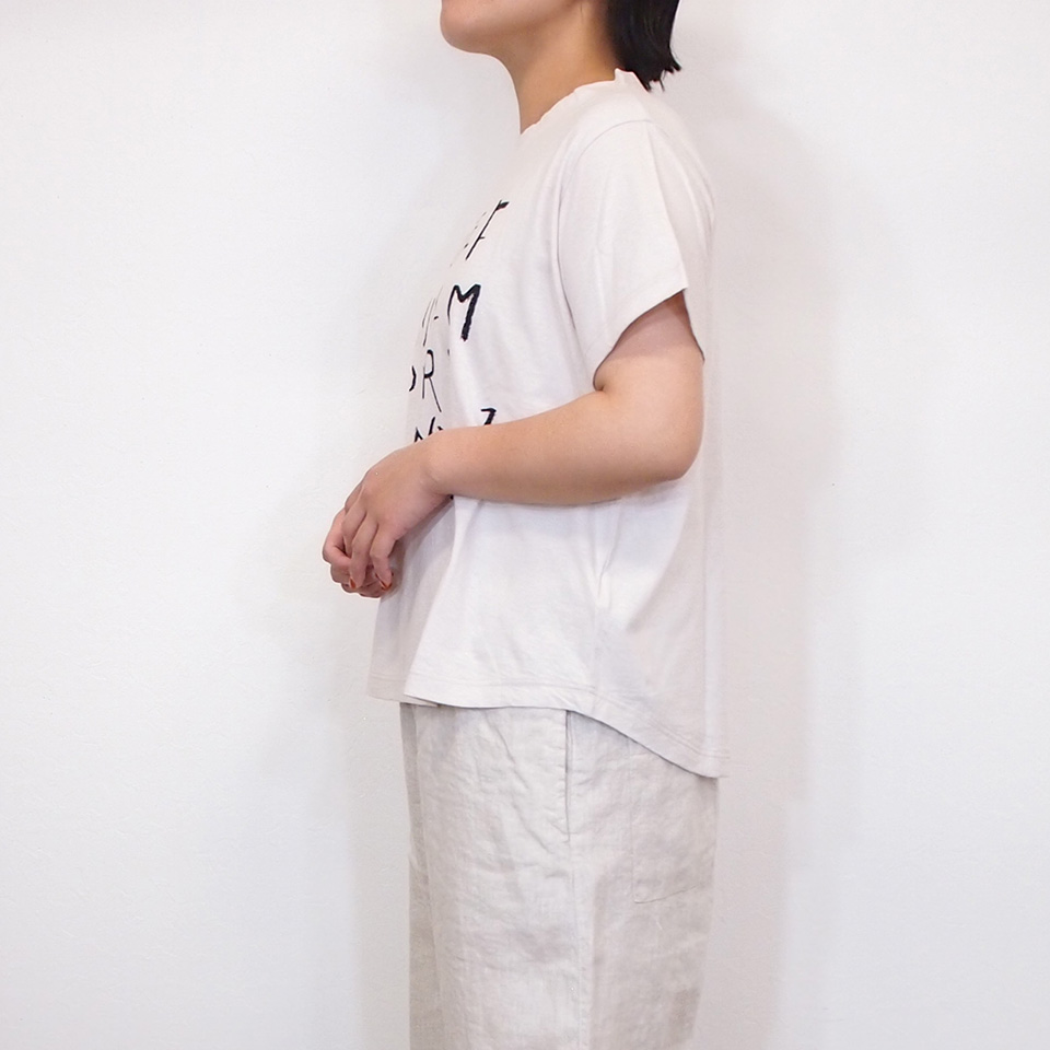 tumugu ツムグ ラフィ天竺 プリント Tシャツ アルファベット