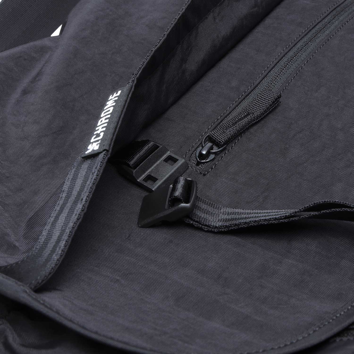 CHROME（クローム） メッセンジャーバッグ クーリエ フラップ メンズ