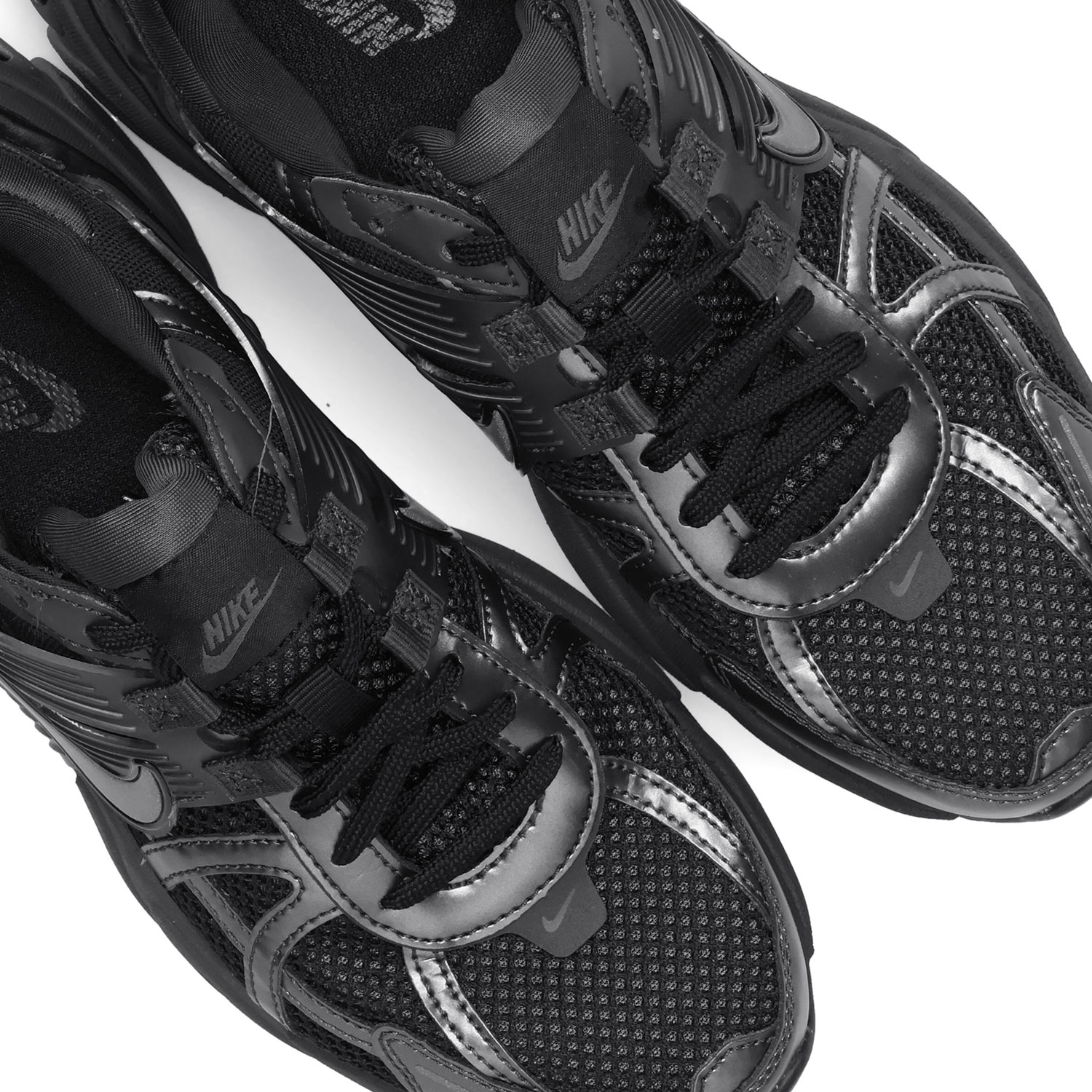 NIKE W V2K RUN ナイキ　ブラック　FD0736-001 NIKE W V2K RUN BLACK/DK SMOKE GREY-ANTHRACITE（ナイキ