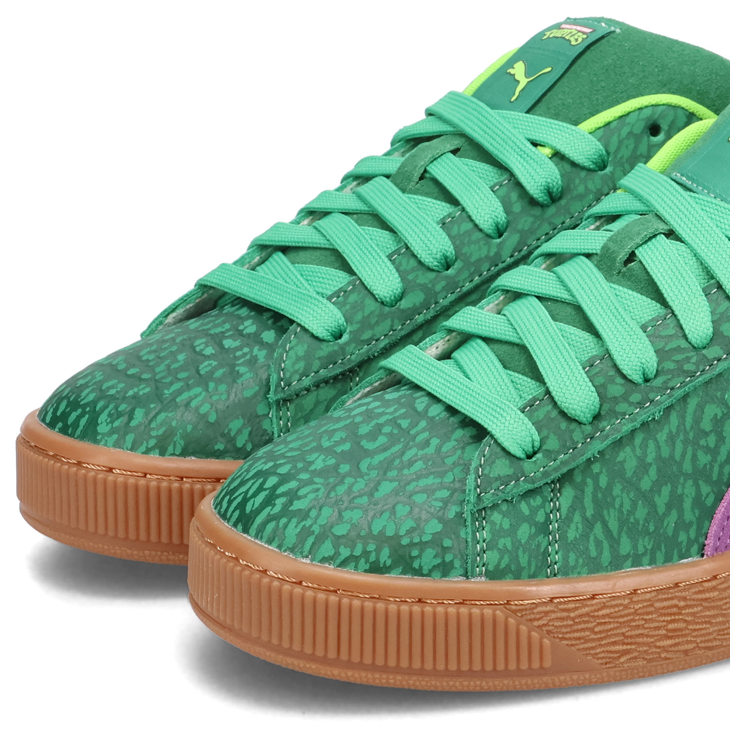 【関税込み】PUMA グリーン＆ホワイト スエード XL スニーカー PUMAのグリーン＆ホワイト スエード XL スニーカーがセール中