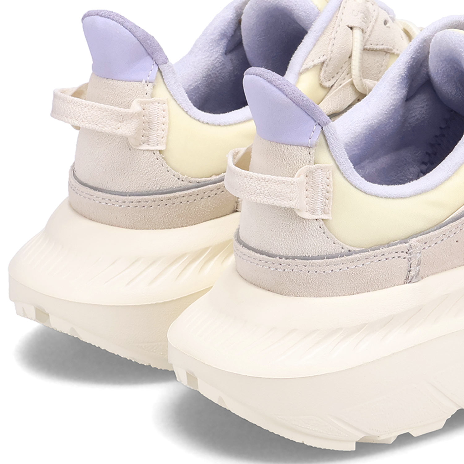 UGGアグCA805厚底スニーカー白　23.5㎝ UGG M CA805 