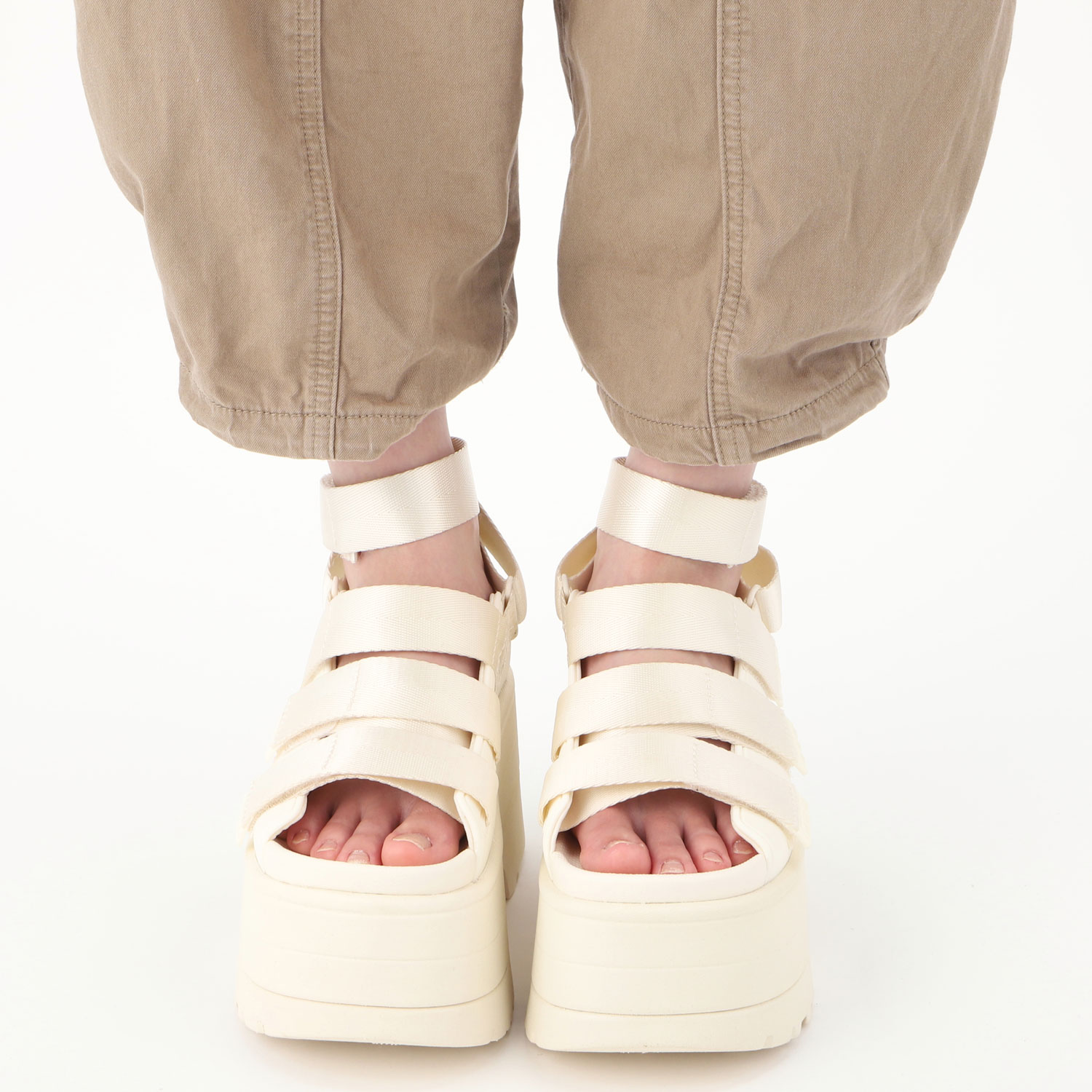 美品　UGG サンダル アイボリー/ブラウン UGG（アグ） ストラップサンダル ゴールデンライズ レディース 厚底 W