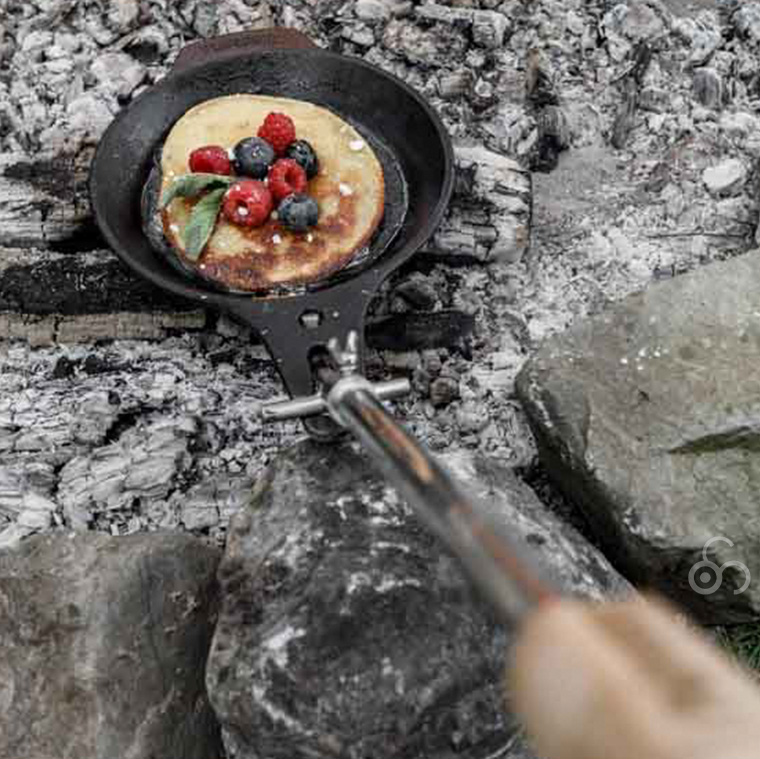 ペトロマックス キャンプファイヤースキレット L-FP17 鋳鉄 フライパン 鉄鍋 焚き火 キャンプ バーベキュー BBQ 14061