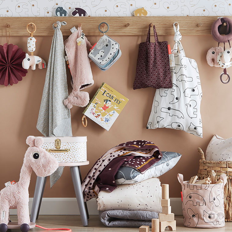 Done By Deer ダンバイディア アクティビティブック エルフィー グレー DBD150019 布絵本 赤ちゃん 知育玩具 おもちゃ 0歳 一歳 1歳 一歳 1歳半 6ヶ月 9か月