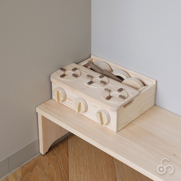 (正規品) IKONIH アイコニー おもちゃ ミニキッチン (MINI KITCHEN) T0014 ままごと ごっこ遊び ガスコンロ 国産ひのき プレゼント 誕生日の画像