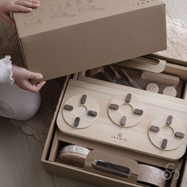 (正規品) IKONIH アイコニー おもちゃ ミニキッチン (MINI KITCHEN) T0014 ままごと ごっこ遊び ガスコンロ 国産ひのき プレゼント 誕生日の画像