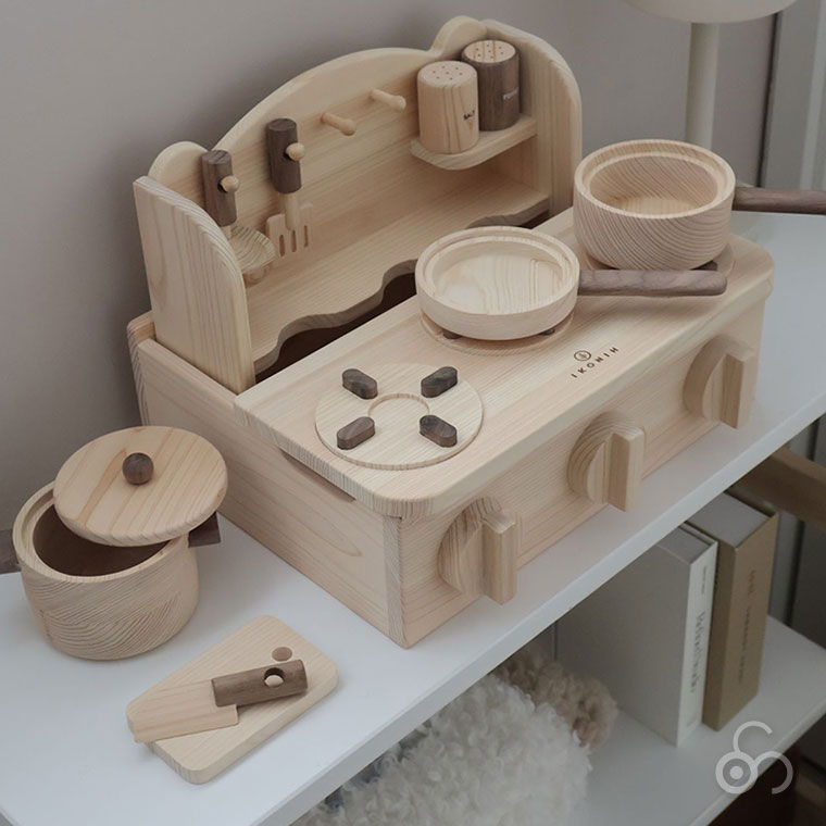 (正規品) IKONIH アイコニー おもちゃ ミニキッチン (MINI KITCHEN) T0014 ままごと ごっこ遊び ガスコンロ 国産ひのき プレゼント 誕生日の画像