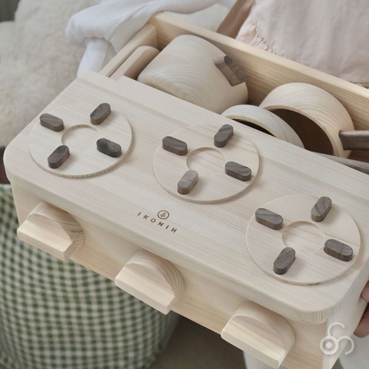 (正規品) IKONIH アイコニー おもちゃ ミニキッチン (MINI KITCHEN) T0014 ままごと ごっこ遊び ガスコンロ 国産ひのき プレゼント 誕生日の画像