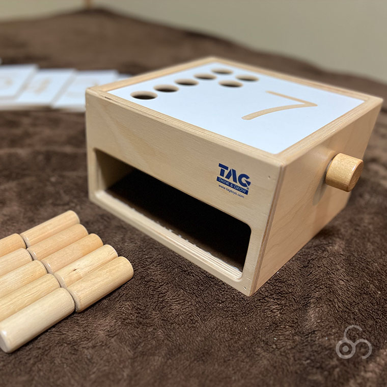 【大幅お値下げ】転がり落ちてくる数の箱 TAG TAG 転がり落ちてくる数の箱 TGCMR1 知育玩具 知育 おもちゃ 0歳
