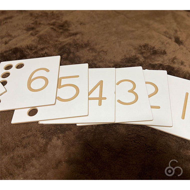 【大幅お値下げ】転がり落ちてくる数の箱 TAG TAG 転がり落ちてくる数の箱 TGCMR1 知育玩具 知育 おもちゃ 0歳