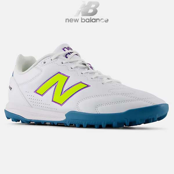 New Balance サッカートレーニングシューズ｜スパイク、シューズ