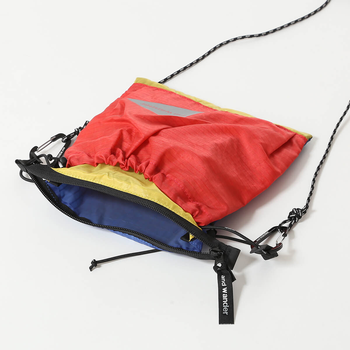 ana wander アンドワンダー　サコッシュ　新品タグ付 and wander (アンドワンダー) 登山雑貨 マルチカラー upcycle