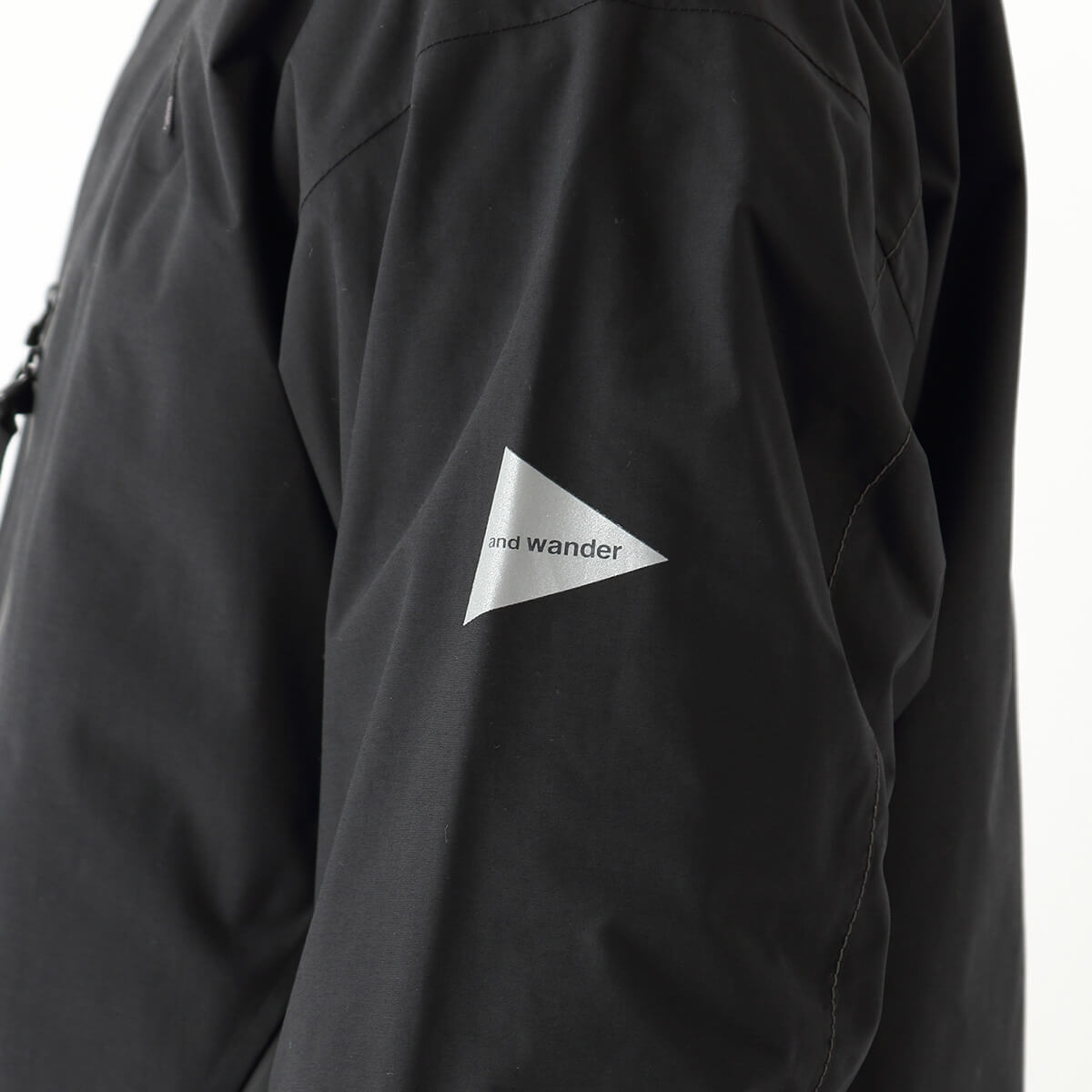 and wander（アンドワンダー） 2 5L ハイカーレインジャケット
