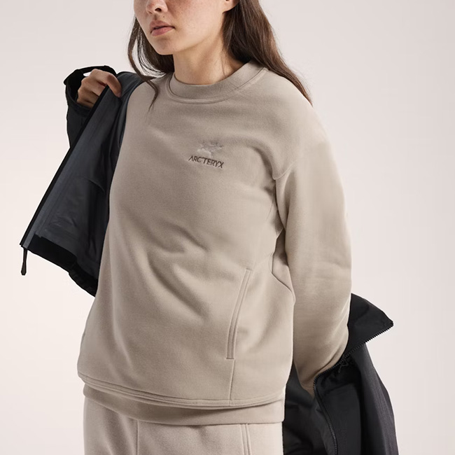 ARC'TERYX ベージュ クルーネック トレーナー ARC'TERYX（アークテリクス） ARC TERYX エンブレムフリースクルー