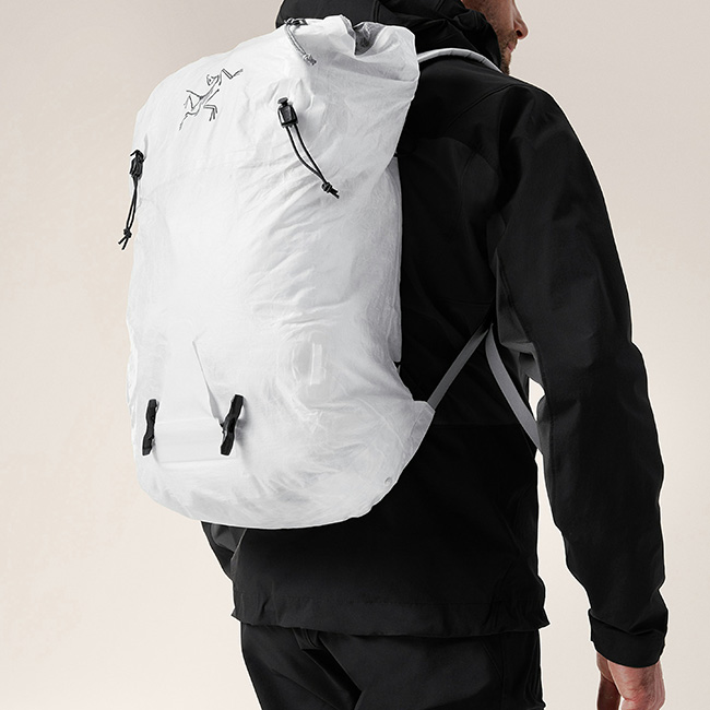 ARC'TERYX ホワイトバックパック 未使用タグ付き ARC'TERYX（アークテリクス） ARC TERYX アルファSL30バックパック