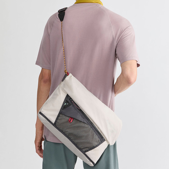 KLATTERMUSEN（クレッタルムーセン） グリッドメッセンジャーバッグ