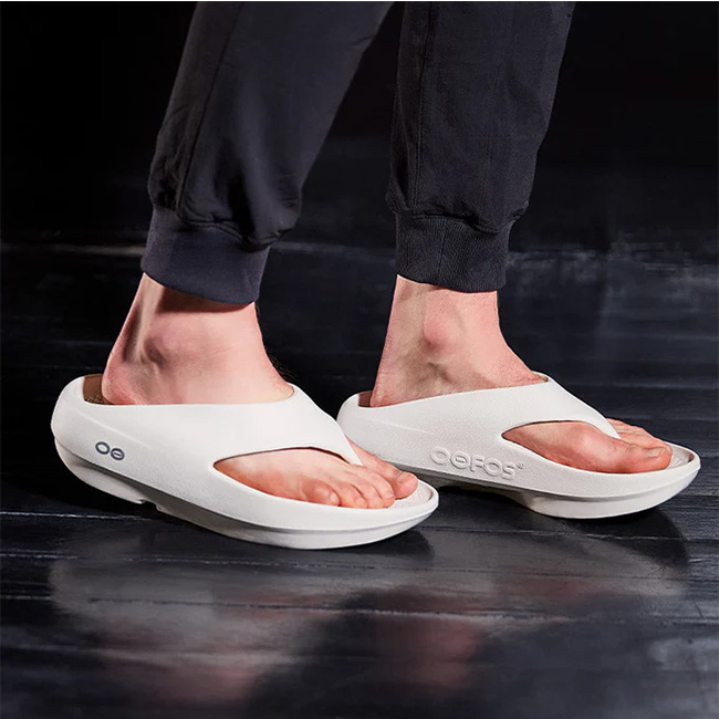 ★OOFOS　ウーフォス　リカバリーサンダル　スリッパ　　p1042335747 OOFOS（ウーフォス） ウーオリジナル+ 2001100 ユニセックス