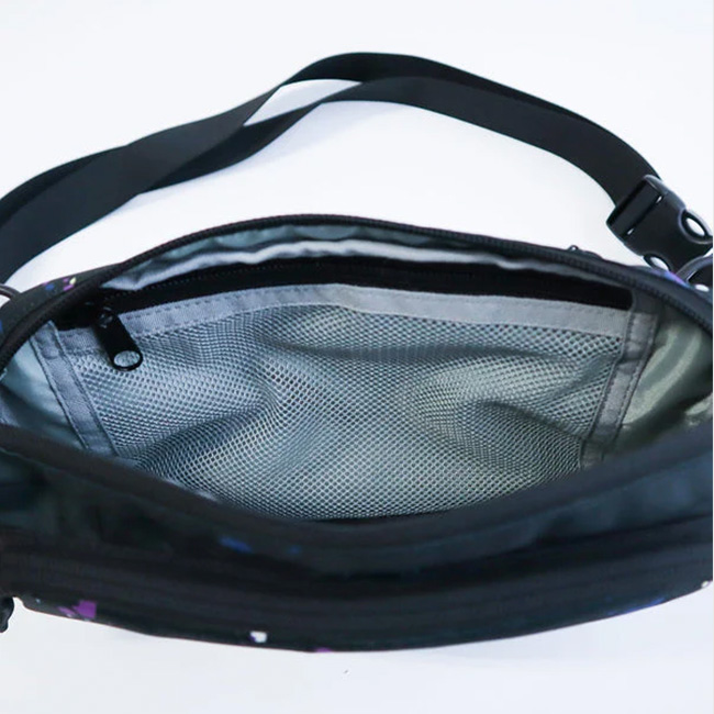 KiU（キウ） 300Dフロントポケットミニショルダーバッグ ユニセックス