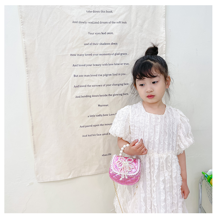 持ち手付きポーチ　縦長　ぴんくリボンdress女の子　A バッグ 子供 キッズ 女の子 肩掛け おしゃれ かわいい リボン きらきら