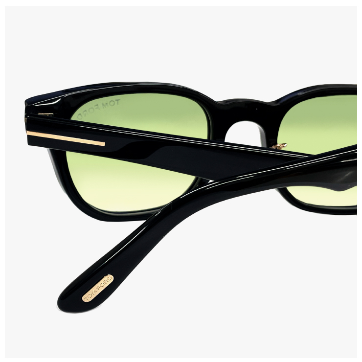 TOM FORD サングラス ブラックグラデーションレンズ TOM FORD サングラス ブラック グラデーションレンズ ケース付き