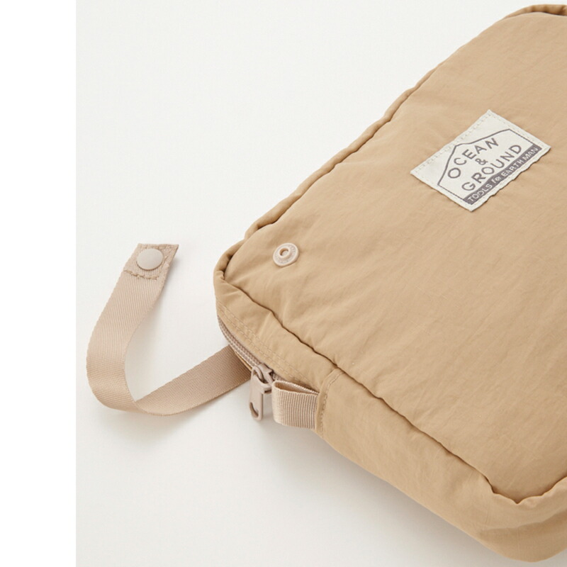 OCEAN&GROUND オーシャンアンドグラウンド ストラップ付き 撥水 オムツポーチ クラッチポーチ トラベルポーチ インナーバッグ コスメポーチ マルチポーチ 小物入れ 仕切り ポケット付き 収納 パパ ママ ベビーカー取り付け 無地 おしゃれ くすみカラー 撥水加工 防水