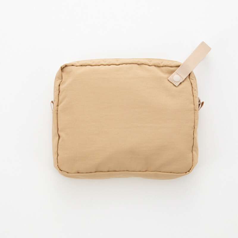 OCEAN&GROUND オーシャンアンドグラウンド ストラップ付き 撥水 オムツポーチ クラッチポーチ トラベルポーチ インナーバッグ コスメポーチ マルチポーチ 小物入れ 仕切り ポケット付き 収納 パパ ママ ベビーカー取り付け 無地 おしゃれ くすみカラー 撥水加工 防水