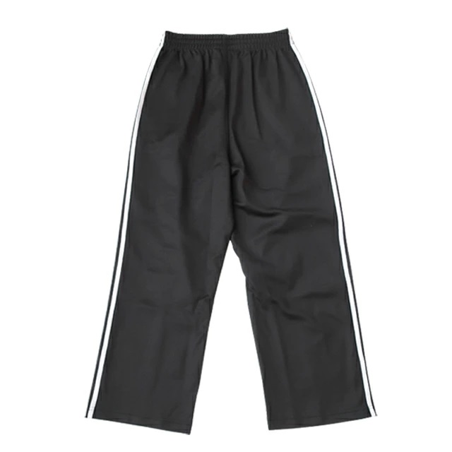adidas トラックパンツ（ジェンダーニュートラル）すぐ届く