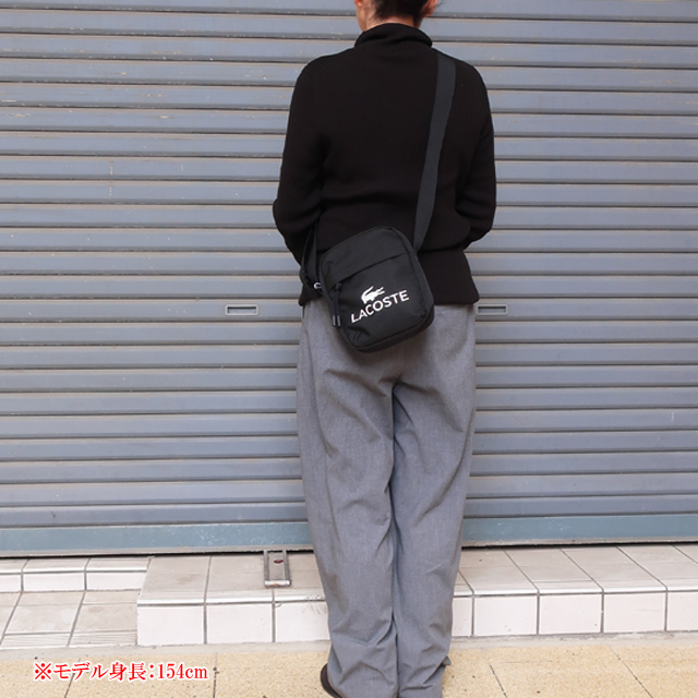 LACOSTE（ラコステ） ミニショルダーバッグ バーティカル カメラ