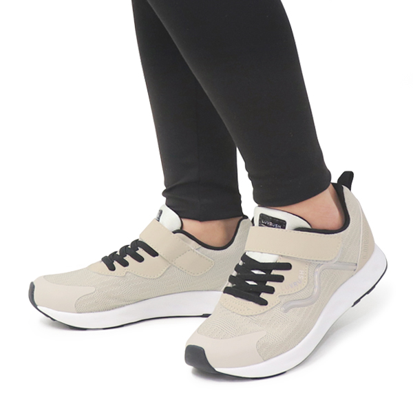 【新品】LUVRUSH ブラック ベージュ　スニーカー　22.5 女の子　3E 新品】LUVRUSH ブラック ベージュ スニーカー 22.5 女の子 3E
