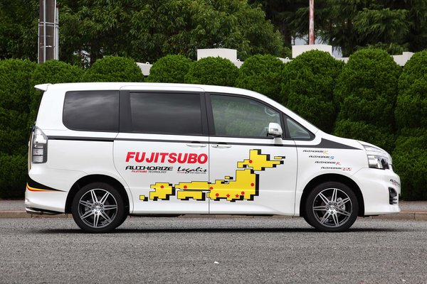 納品先限定 FUJITSUBO フジツボ A-R マフラー ZRR70W ヴォクシー Z 2WD H19.6〜H22.3 550-27433の画像