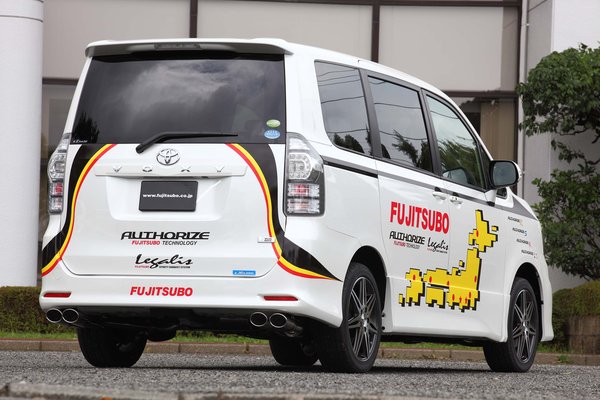 納品先限定 FUJITSUBO フジツボ A-R マフラー ZRR70W ヴォクシー Z 2WD H19.6〜H22.3 550-27433の画像