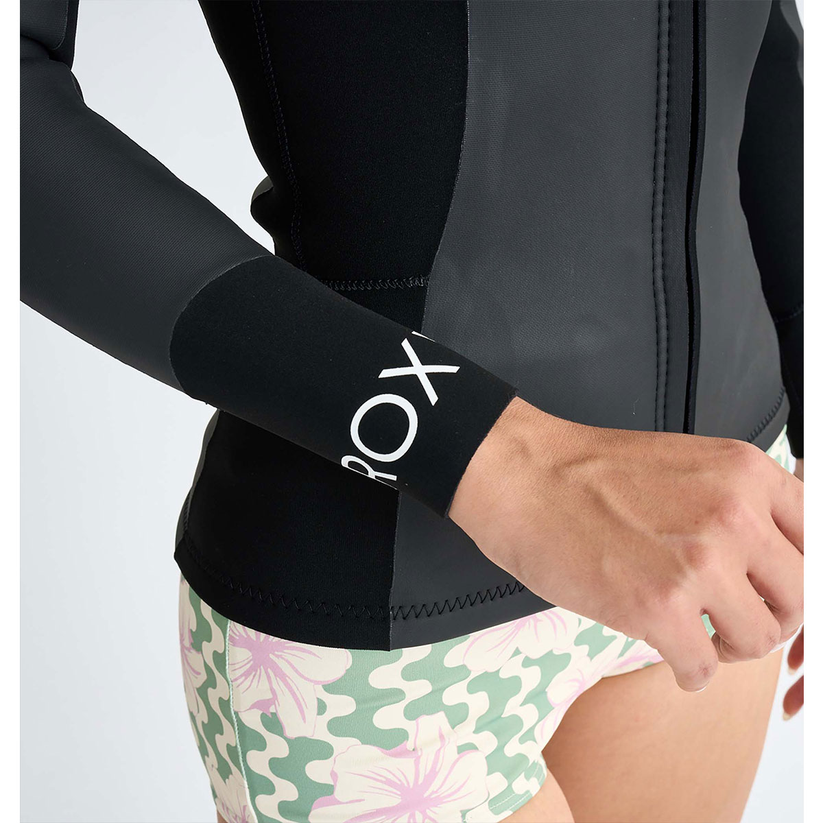 美品　ROXY♡ロキシー ウェットスーツ フロントジップ タッパー ML 2mm ROXY 19 ロキシー ウェットスーツ 長袖タッパー フロント