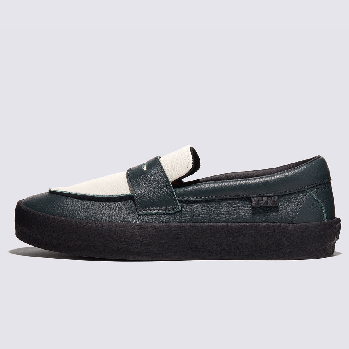 早い物勝ち！即完売モデルVANS スケートローファー27cm スリッポン　レザー VANS バンズ ローファー SKATE LOAFER スケートローファー BLACK