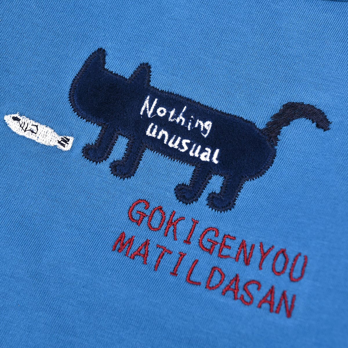 猫好き心をくすぐる猫たちのシルエットシャツ 返品交換送料無料 トップス 半袖  デニム風生地 綿 コットン シャツ アニマル ネコ キャット ブルー 青 体型カバー kusuguru Tシャツ 半袖 レディース マチルダさん ラフサイズT