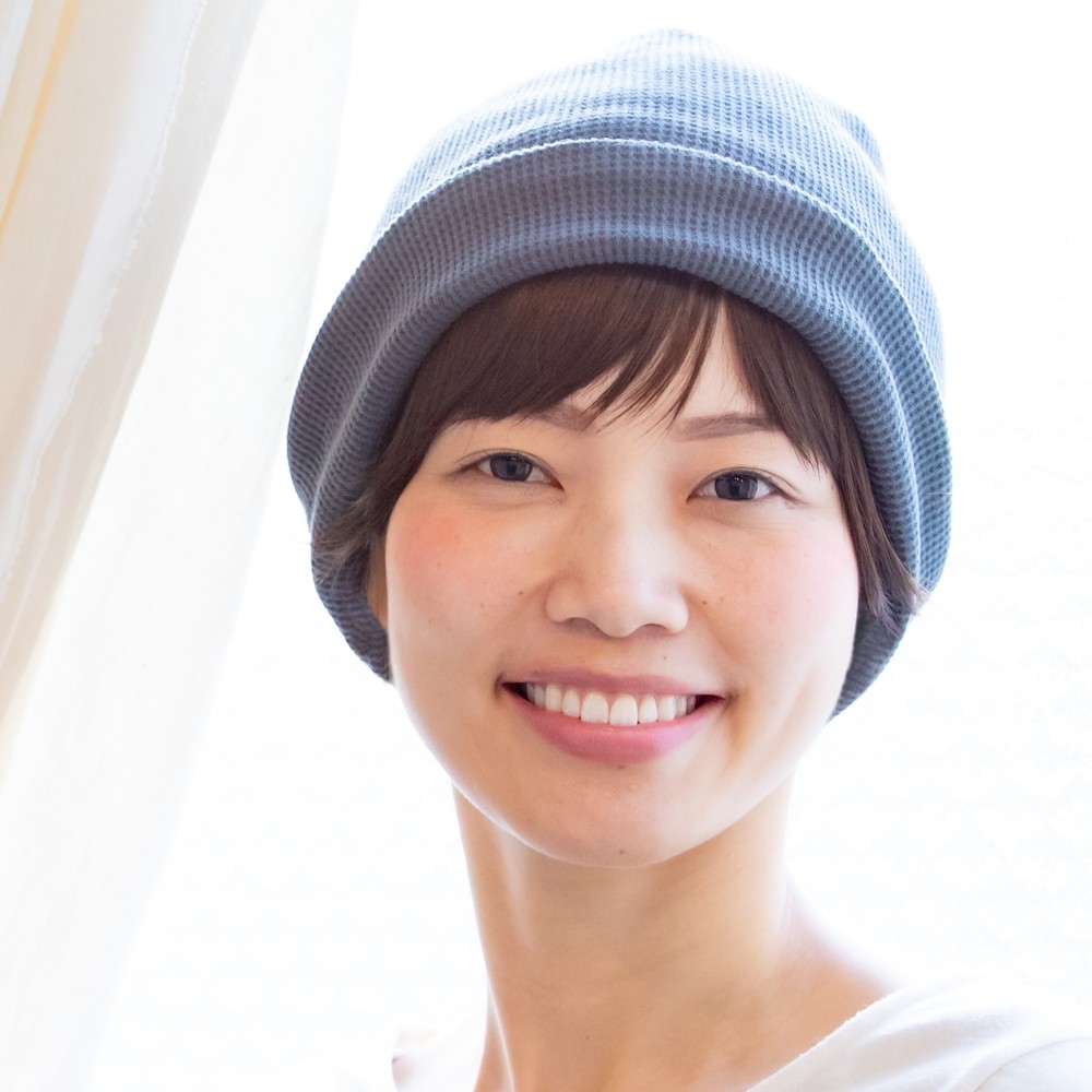帽子とつけ毛で自然
