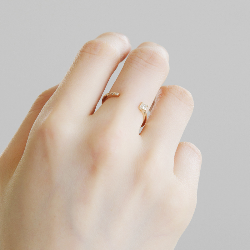 OUCA ダイヤモンド リング 指輪 プリンセスカット フォークリング 18金 10金 K18 K10 女性 レディース 誕生日 プレゼント 金属アレルギー 対応 ピンクゴールドの画像
