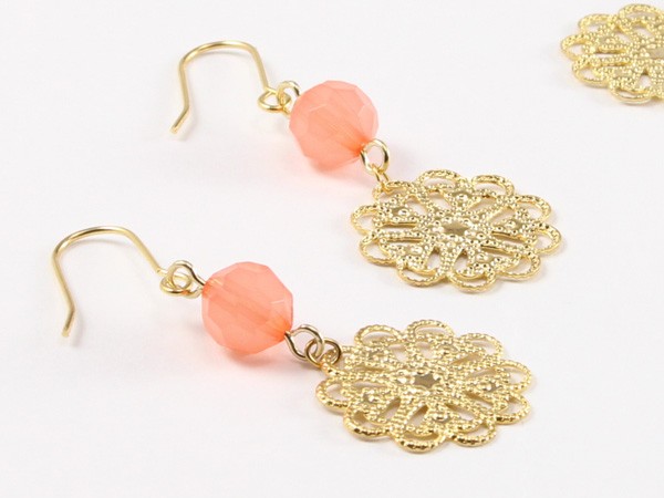 クリスタルピアス