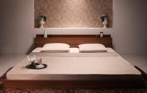 棚・コンセント付きフロアベッド スタンダードポケットコイルマットレス付き セミダブル(21528円)