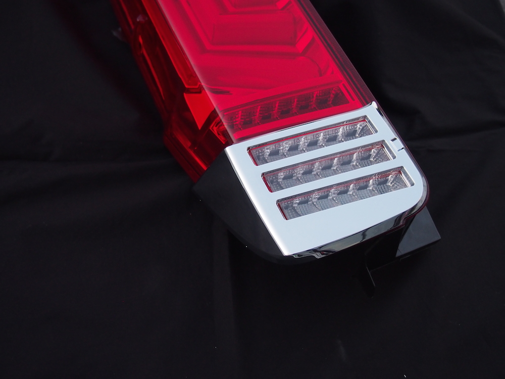 Valenti LEDテールランプ ULTRA レッドレンズ/クローム 左右セット