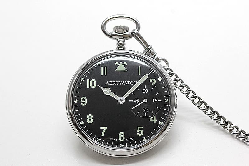 AEROWATCH（アエロウォッチ） アエロ（AERO） ミリタリーデザイン 手