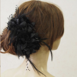 ヘッドドレス 髪飾り 花 フラワーコサージュ 2個セット 白 黒 赤 羽