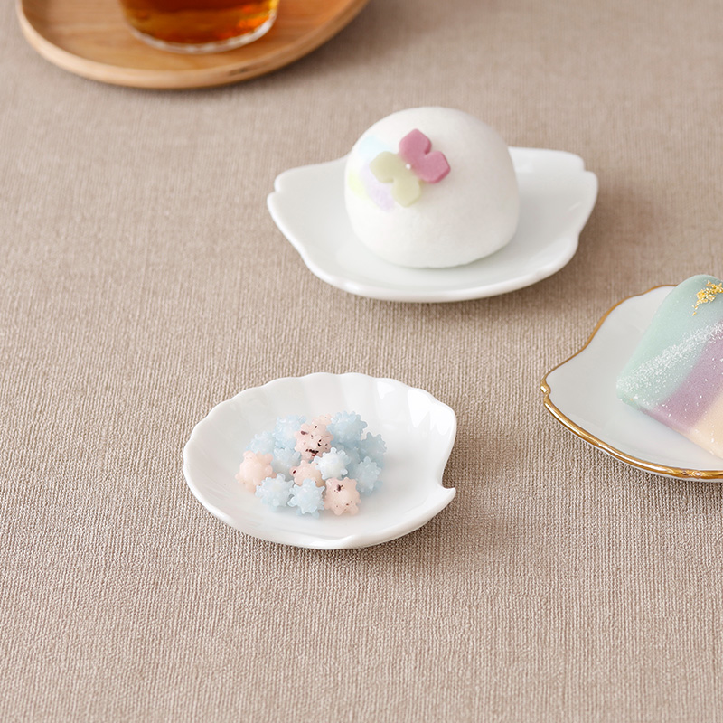 シェル型豆皿 7cm 白 和食器 磁器 日本製 美濃焼 シンプル プレート お皿 皿 食器 小皿 醤油皿 薬味皿